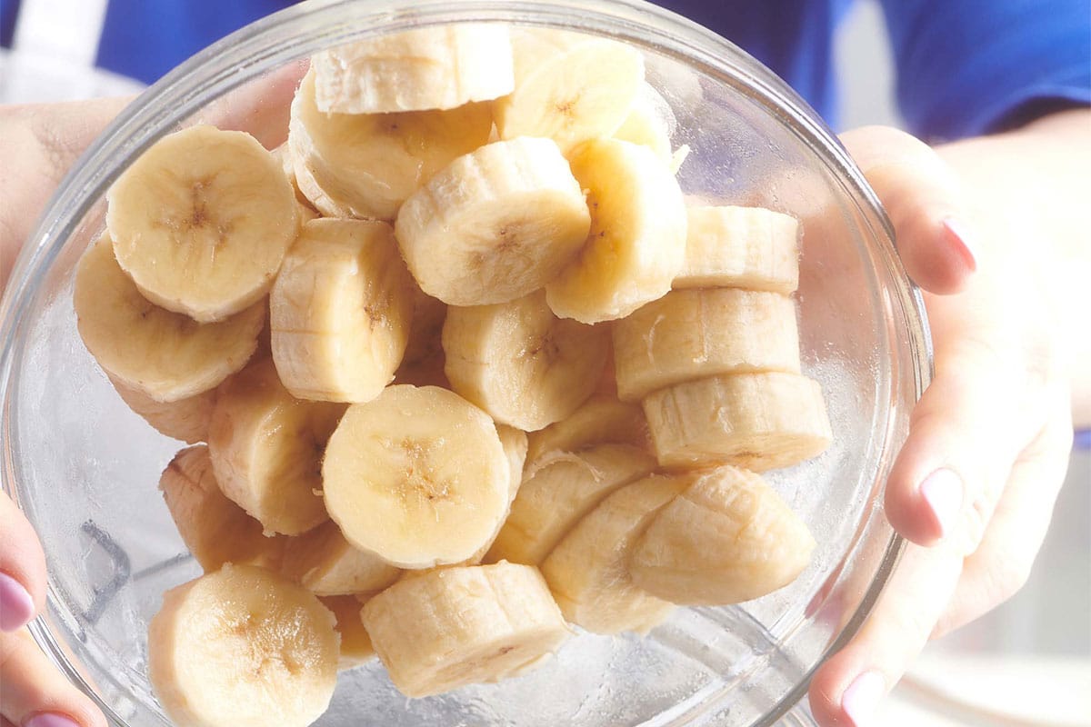 Whole vs. Sliced: Freeze Bananas for Smoothies & Baking